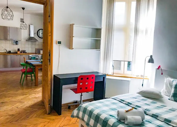 Large And Cozy 60 M2, Cracow Old Town Apartment
