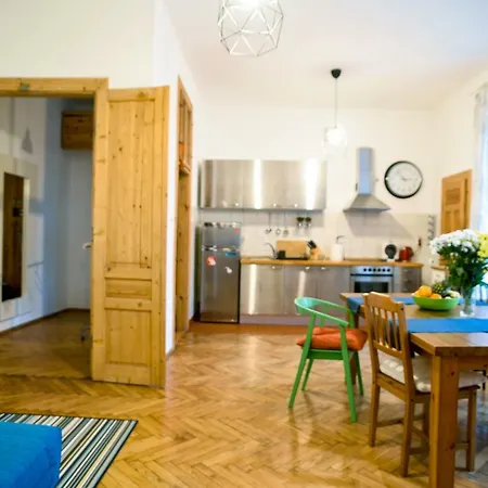 Large And Cozy 60 M2, Cracow Old Town דירה